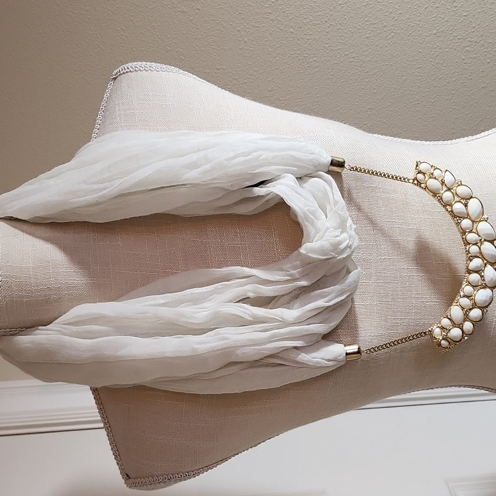 Beautuful White Infinity Scarf with Necklace